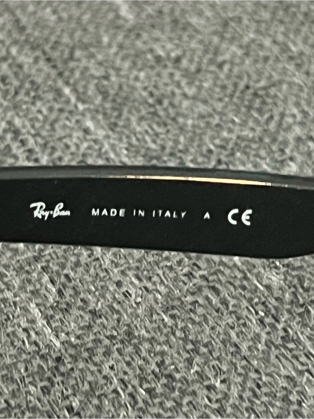 Ray-Ban RB2132 New Wayfarer - Like New with case